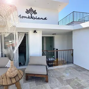 Otel Monk Island, Foça